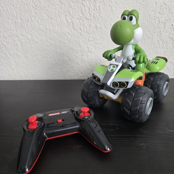 Mario and Yoshi RC Cars Set - Picture 6 of 7